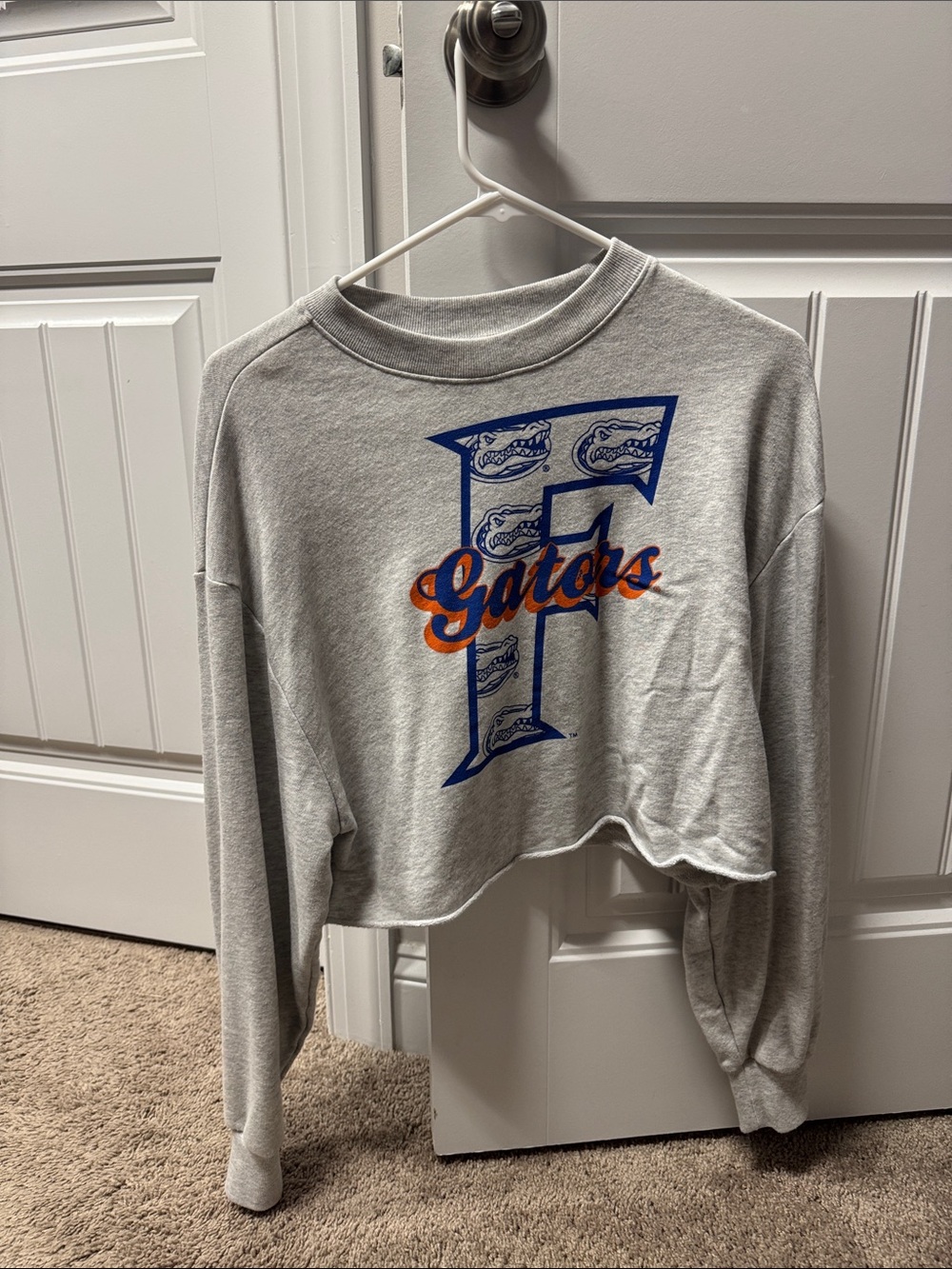 Gray Cropped Gators F Sweatshirt with Blue & Orange Graphic